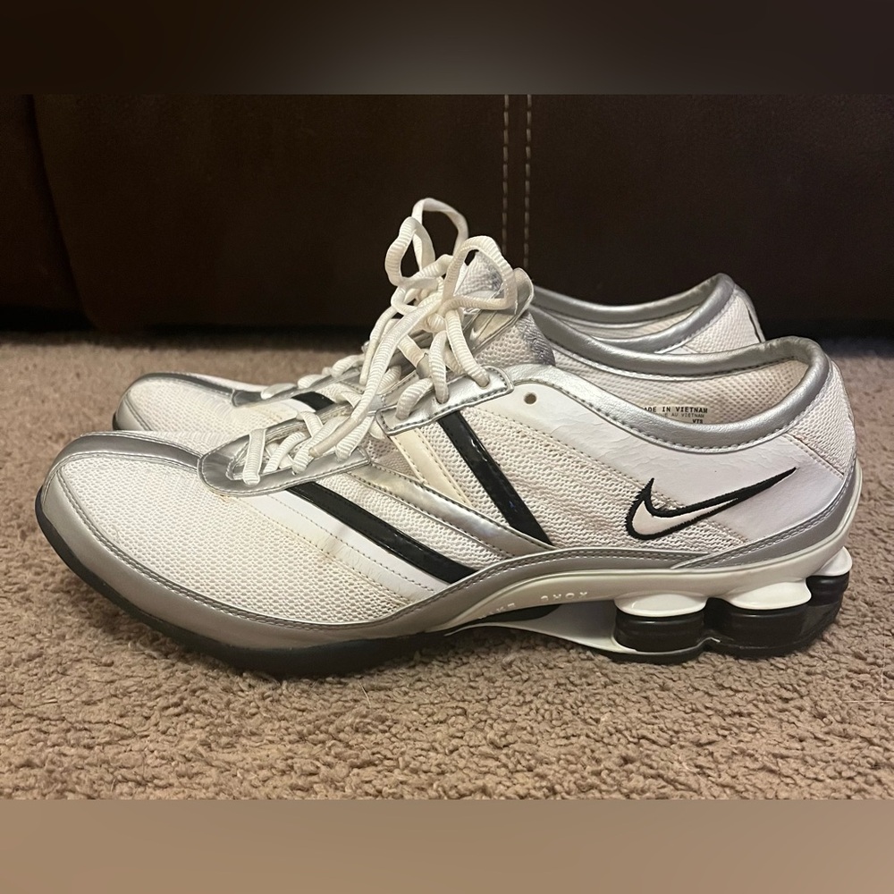 Nike Shox Womens Size 11 White and Silver Vintage 2006 GUC - Picture 2 of 10